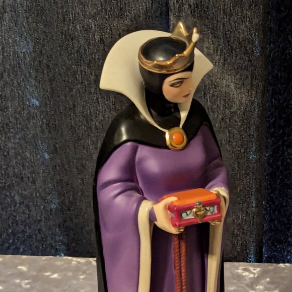 WDCC "Bring Back Her Heart ..." Evil Queen from Snow White with COA and Box - Picture 13 of 13